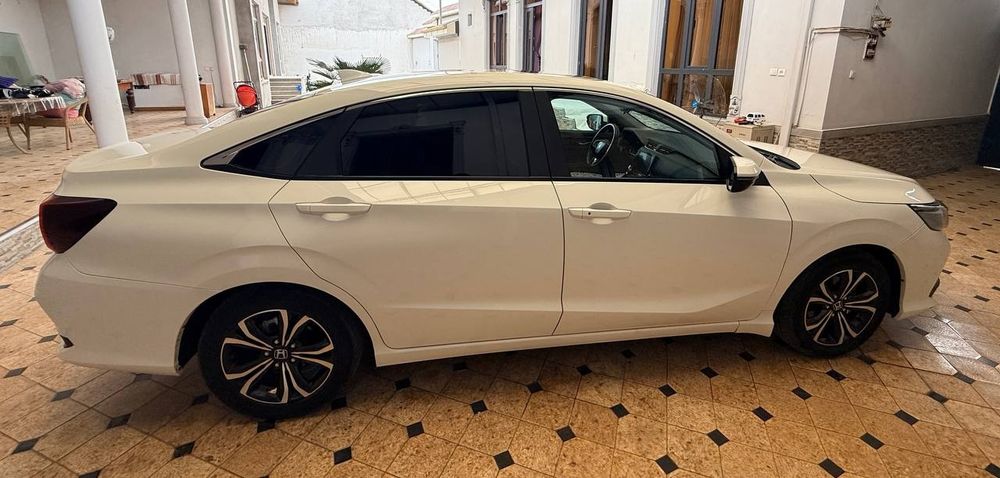 Honda crider 2023 idealni holatda 1 qo'l minilgan