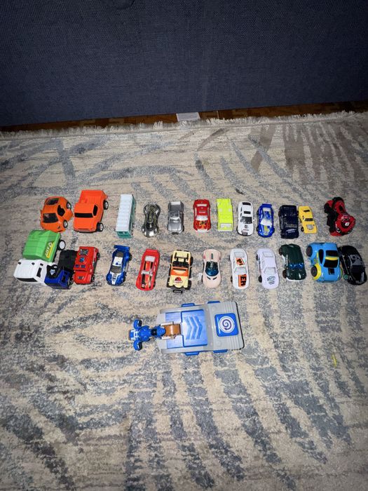 Машинки разные в отличном состоянии