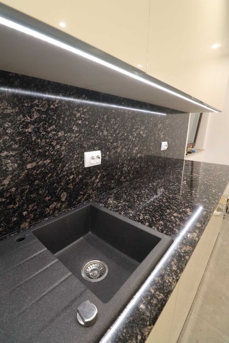 Blaturi din granit și marmură. Bucătărie, lavoar, polițe, masă.