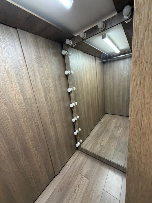 Продам раздевалку с зеркалом