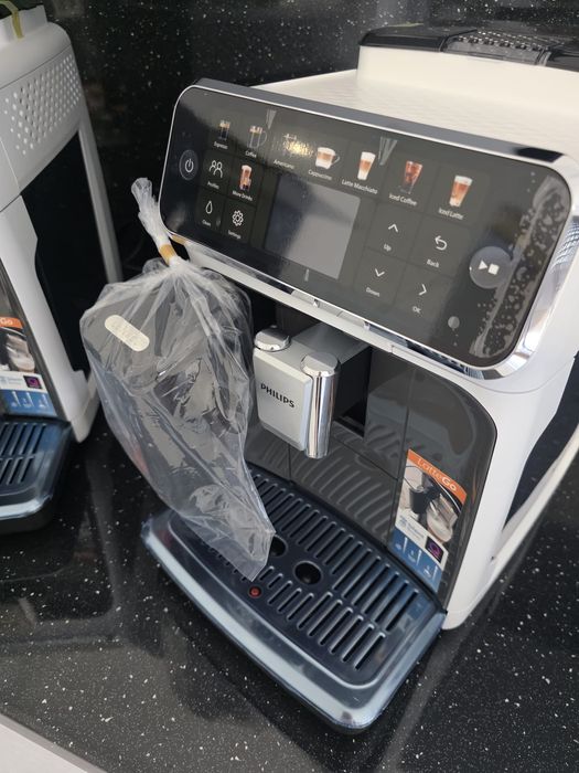 Espressor automat Philips seria 5500 LatteGo