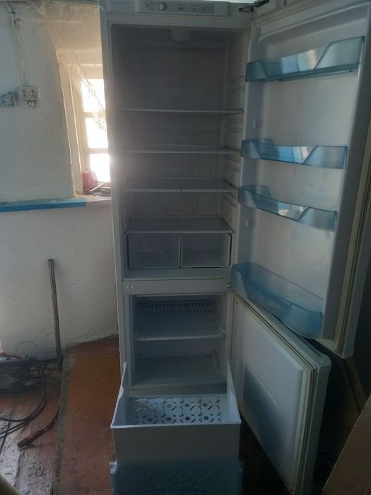 Холодильник Бирюса