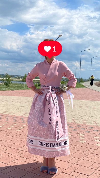 Продам платья на размер xs