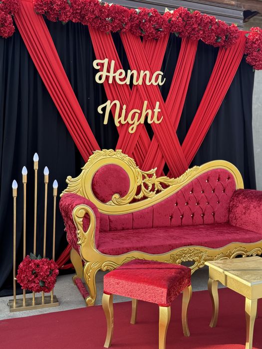 Арка с черен и червен плат за къна