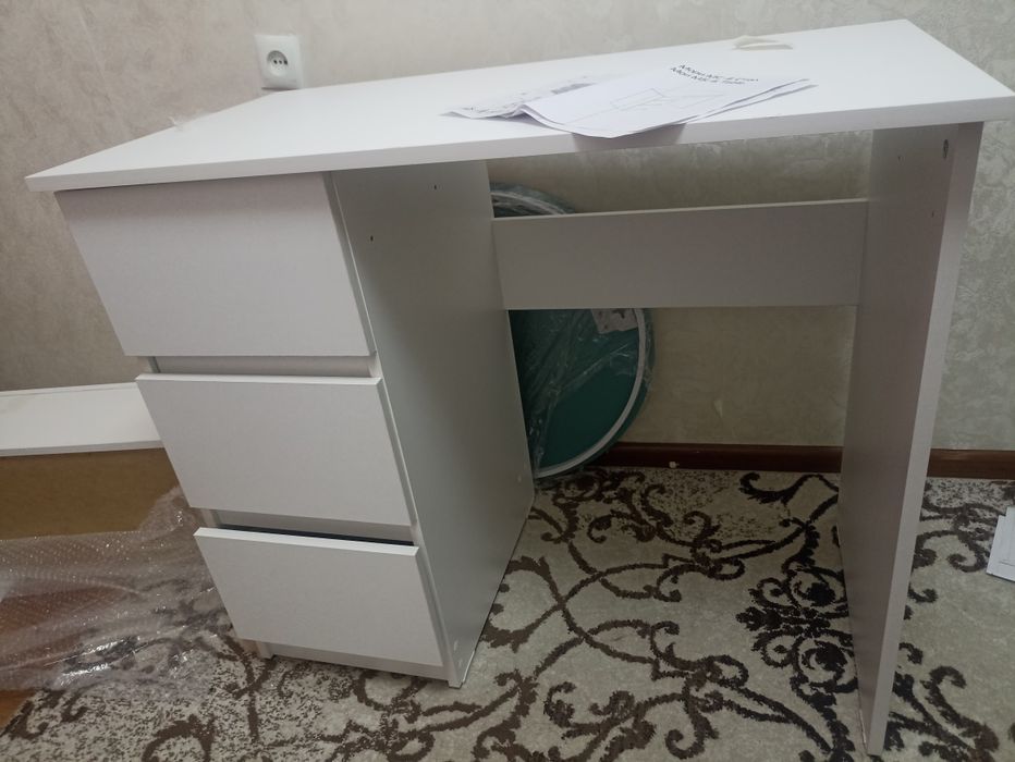 Стол письменный новый