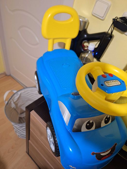 Детска кола за бутане с крака