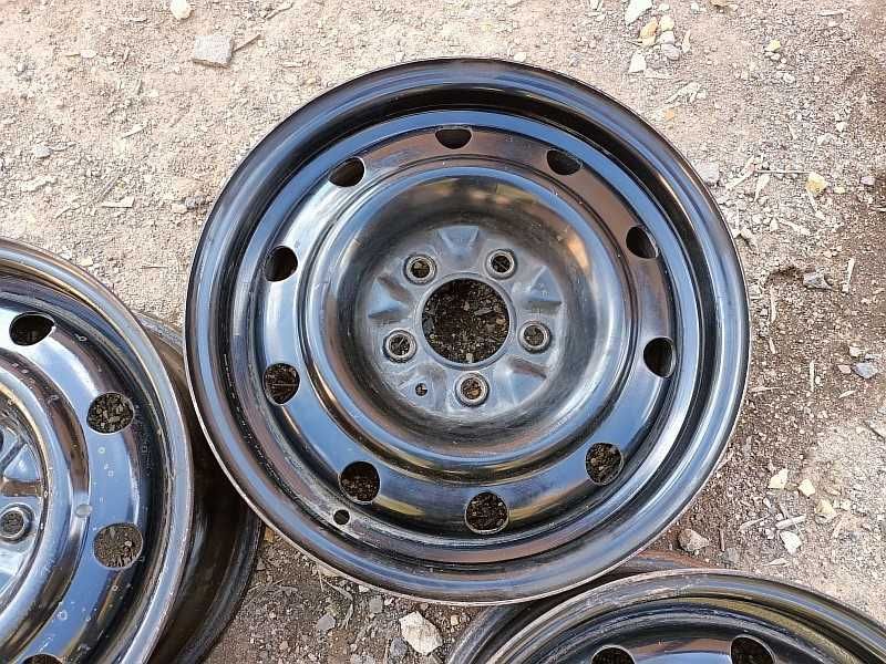 Продам металлические диски на Dodge Caravan
