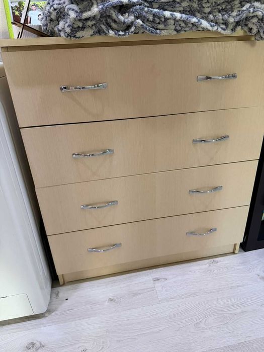 Продам комод в бежевом цвете