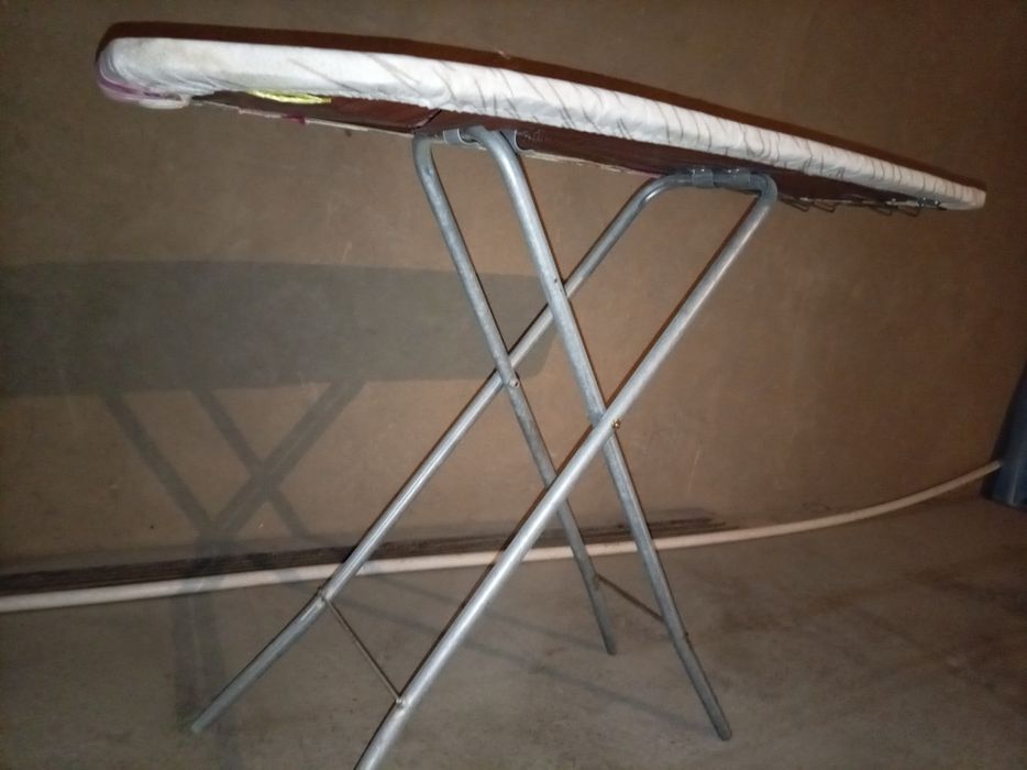 Dazmol qiladigan stol