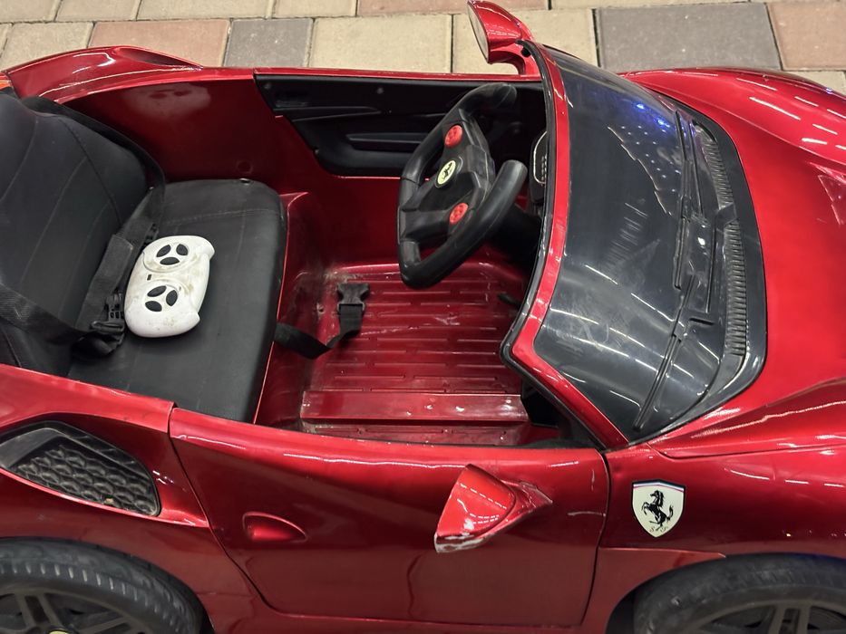 Детский машина.Ферарри