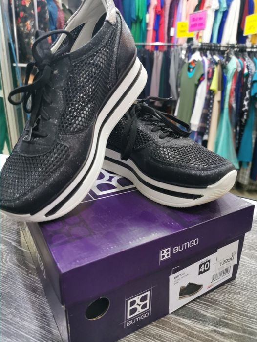 Кроссовки женские