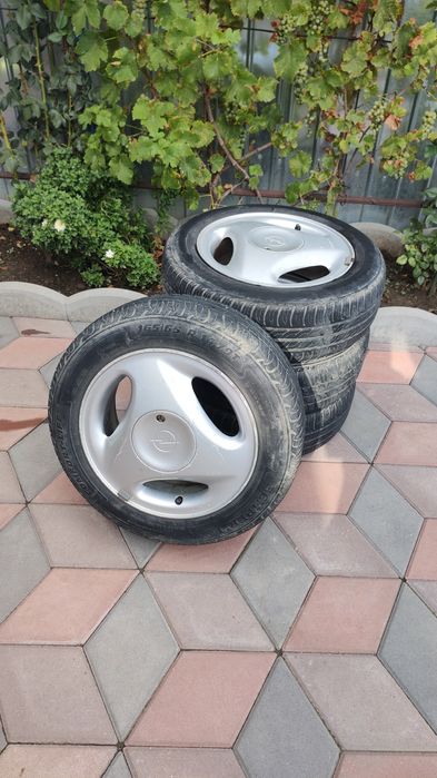Vand cauciucuri cu jante .