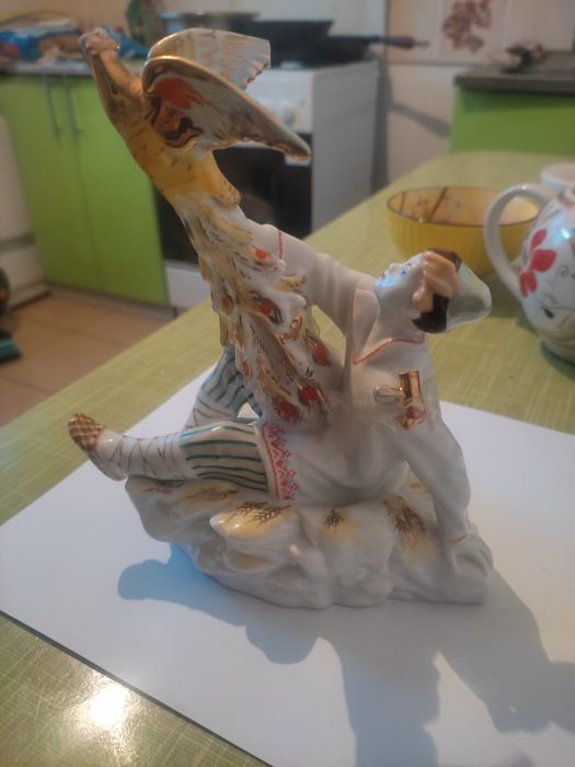 Продам статуэтку требуется реставрация лфз.