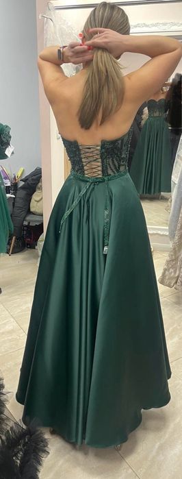 Продавам официална-бална рокля в зелено