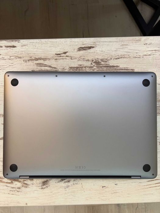 Macbook pro 13 inchi  M2 16 GB 256 B