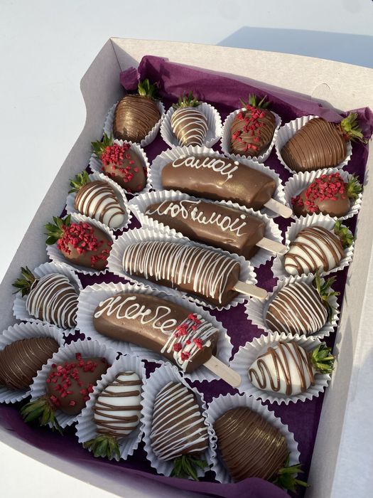 набор клубники в шоколаде