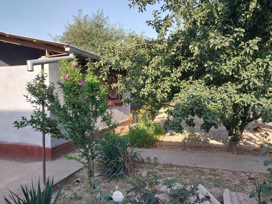 Срочно Уй сотилади Дукони билан Янгиюльда