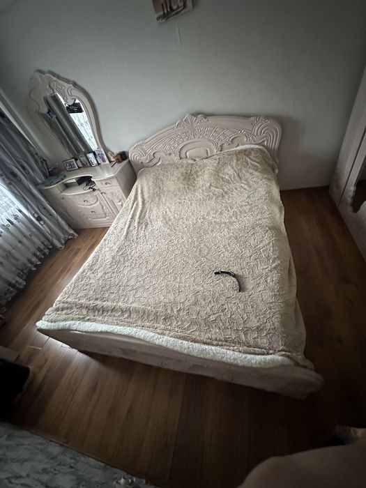 Продам спальный гарнитур