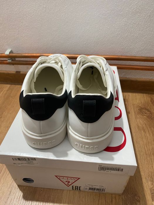 Adidași GUESS NR 44