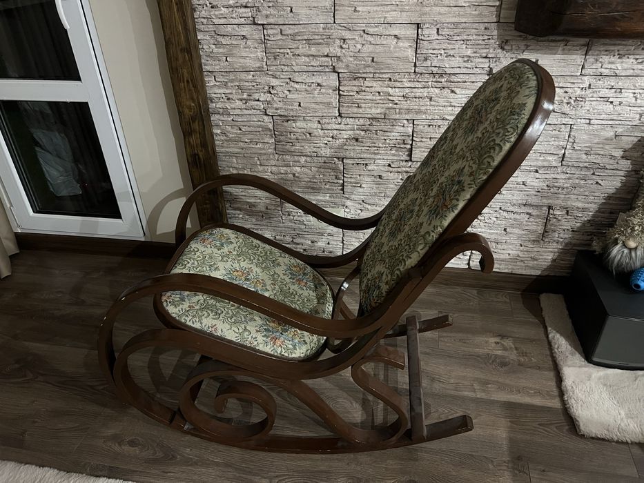 Дървен люлеещ ретро стол