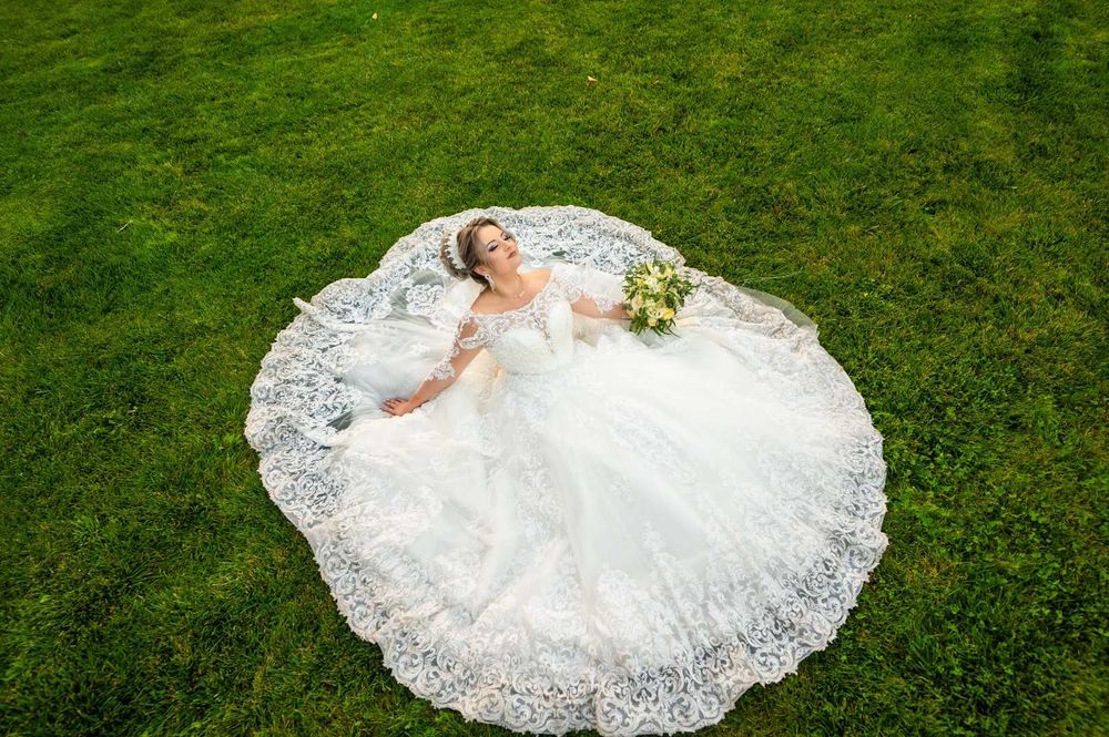 Vand rochie mireasa!