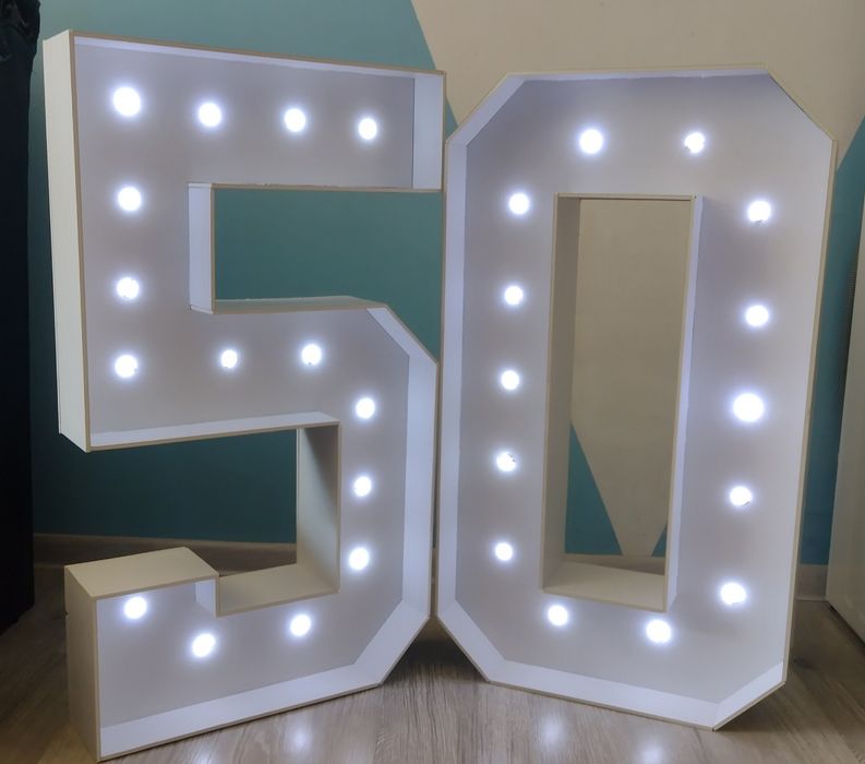 Светещи цифри, букви и надписи за декор