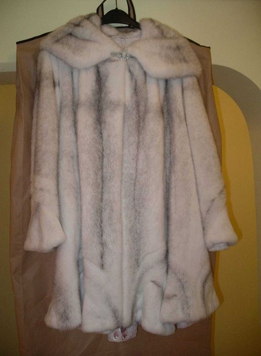 Haina de blana naturala cu gluga din Vizon/Nurca alba