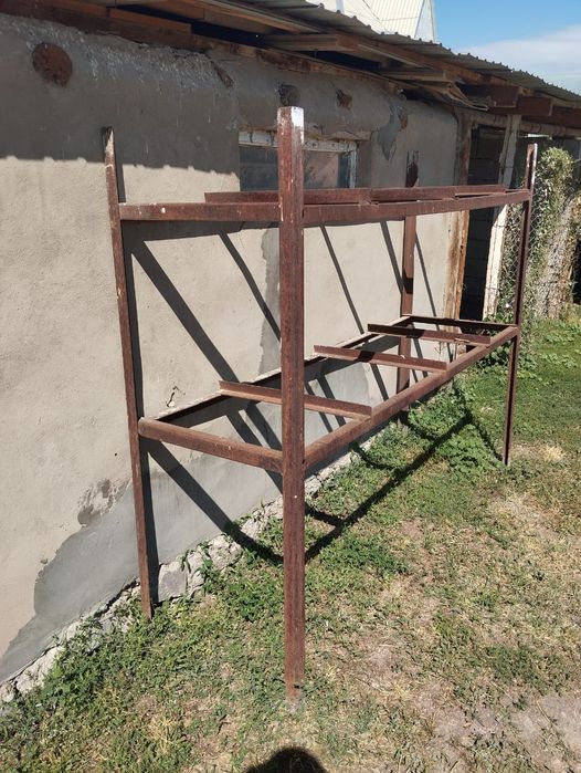 Продам металлический каркас под стеллаж