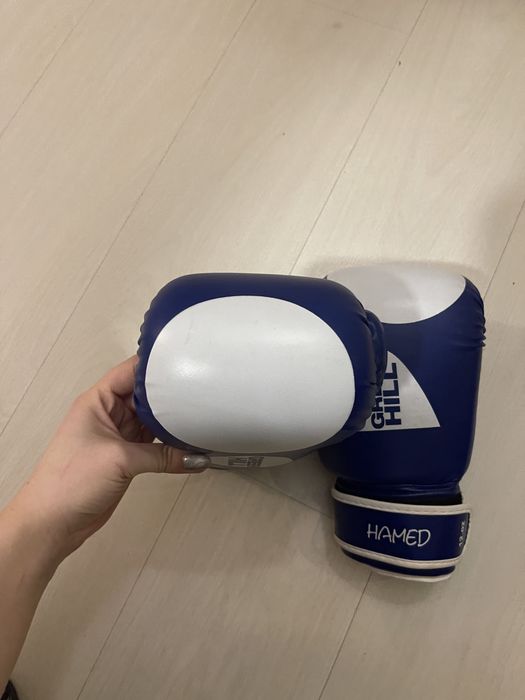 Продам перчатки и щитки на голень