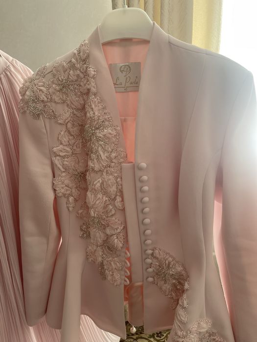 Нарядный вечерний костюм