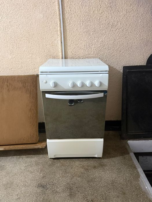 Vând aragaz în stare foarte bună
