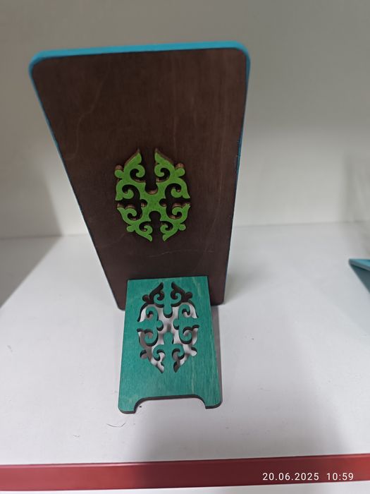 Подарочная подставка Казахстан для телефона.