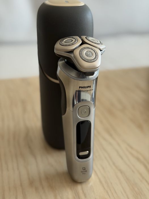 Електрическа самобръсначка Philips i9000 (XP9404/46)