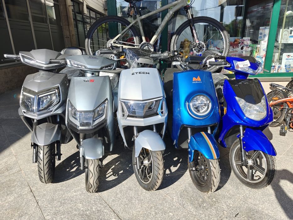 Scuter Electric Fara Permis cu Autonomie 130km, Garantie 24 luni, 72V- 32 Amperi