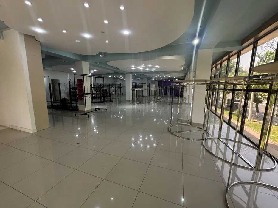 1625 м² на 1-й линии Нукусской — здание с парковкой на 15 авто