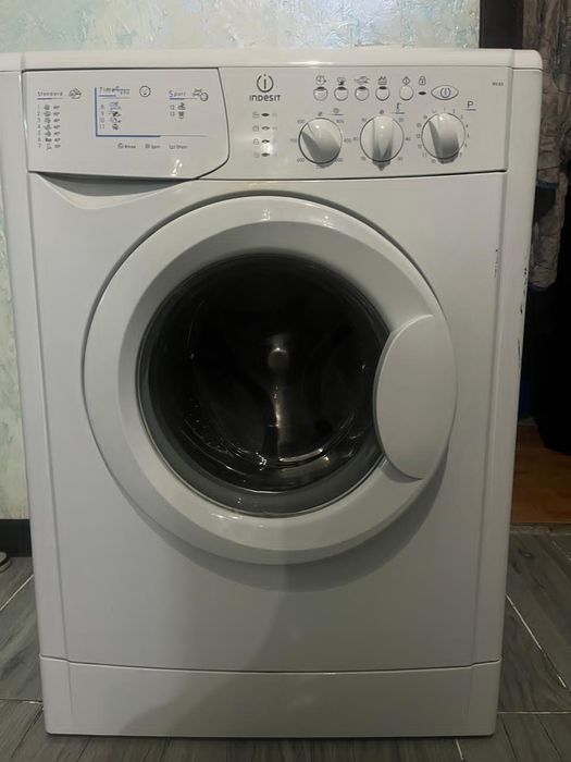 Стиральная машина индезит ,не убиваемая,в рабочем состоянии,