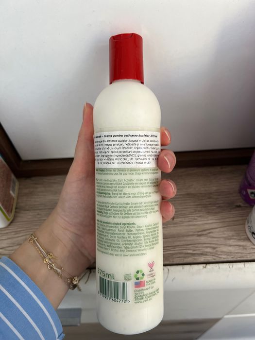 Cremă pentru activarea buclelor Yari