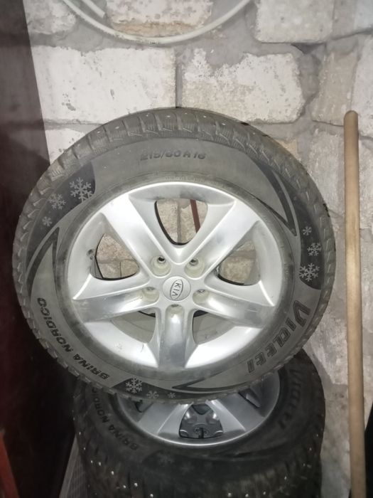 Шины с дисками в идеальном состояние.