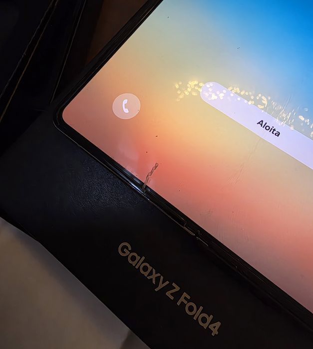 Samsung Galaxy Z Fold 4 512GB Beige – stare foarte bună