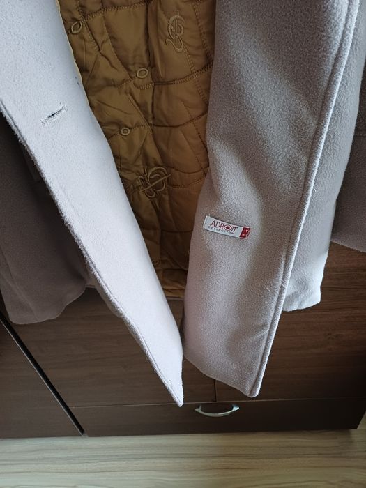 Vănd haină damă, mărimea 40, preț  140 lei