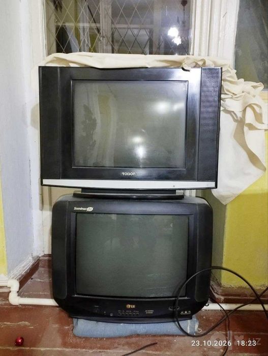 Продаю два телевизора на запчасти