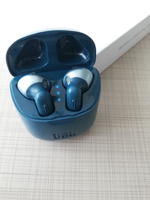 Блутут слушалки JBL Tune TWS225