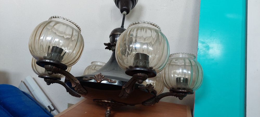 Lustra vintage cu 6 brațe.