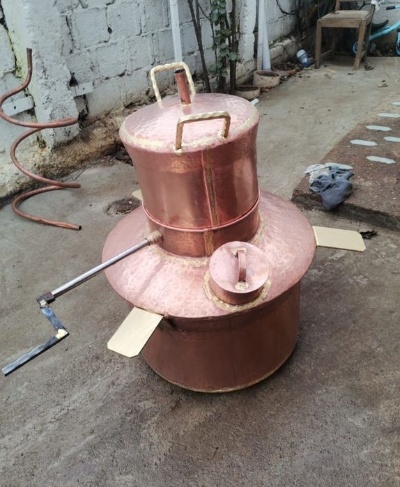 Vand un cazan de tuica din cupru alimentar are 120l cu fundu de 3mm pe