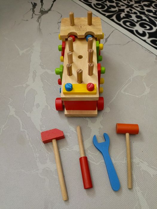 Продам конструктор машинка