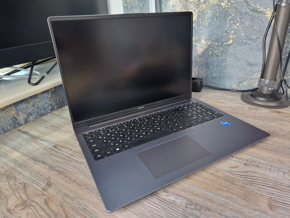 Мощный ноутбук Huawei D16 MCLF-X