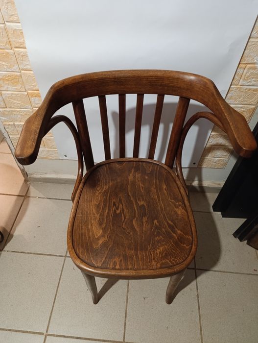 Реставриран стар стол