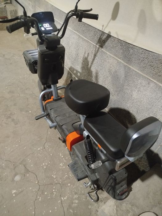 Skutr sotiladi kelishilgan narhda