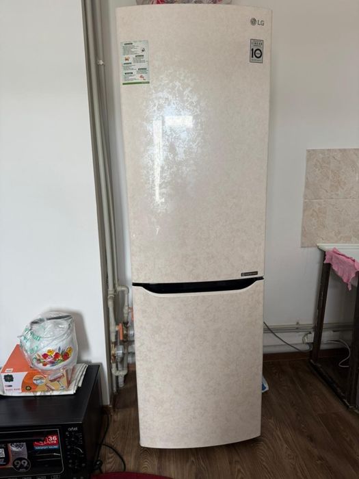 Холодильник в очень хорошом состояние.