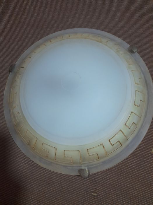 Vând aplica cu bec normal